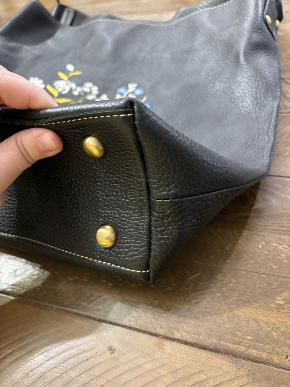 Amerileather Floral Embroidered Leather Hobo Bag - Picture 4 of 9